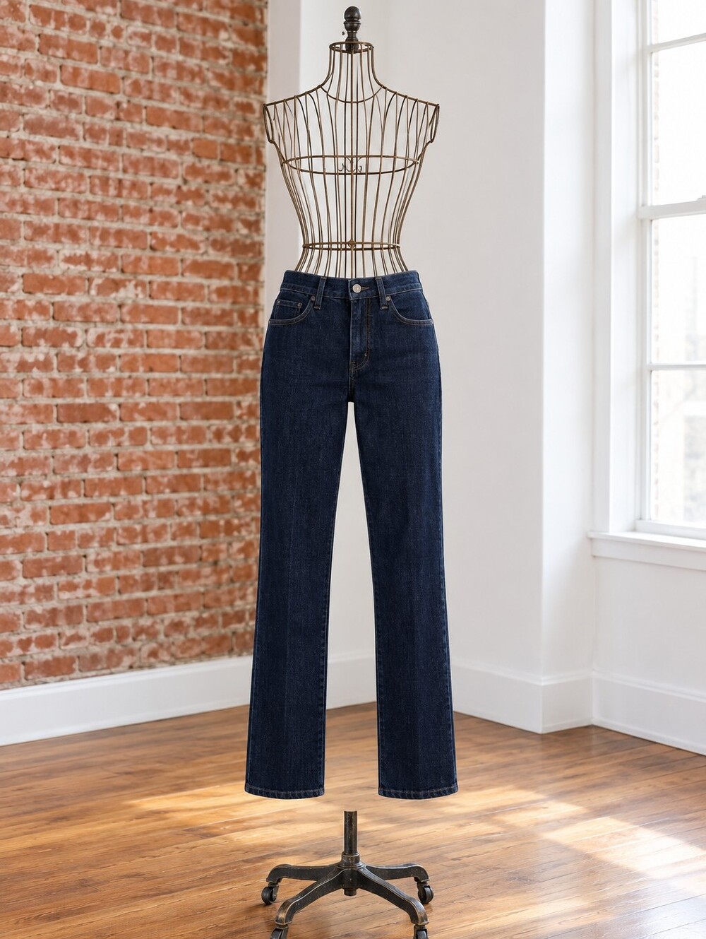NYDJ Straight-Leg Jeans in Dark Indigo
